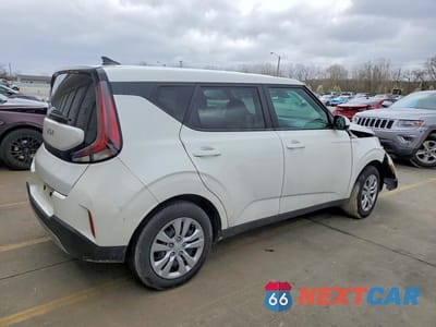 Trzecie zdjęcie samochodu z tyłu: 2023 KIA SOUL LX VIN:KNDJ23AUXP7215730 - miniatura
