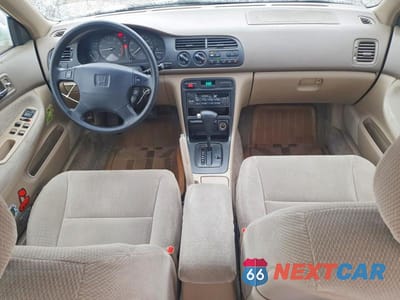 Zdjęcie 8 z 11 samochodu: 1997 HONDA ACCORD LX VIN:1HGCD5632VA052183 - miniatura