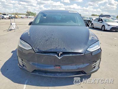 Piąte zdjęcie samochodu w środku: 2017 TESL MODEL X VIN:5YJXCBE21HF051158 - miniatura