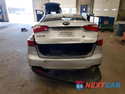 Zdjęcie 6 z 12 samochodu: 2016 KIA FORTE LX VIN:KNAFK4A63G5487218 - miniatura
