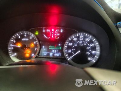 Zdjęcie 9 z 13 samochodu: 2015 NISSAN SENTRA SV VIN:3N1AB7AP4FL693480 - miniatura