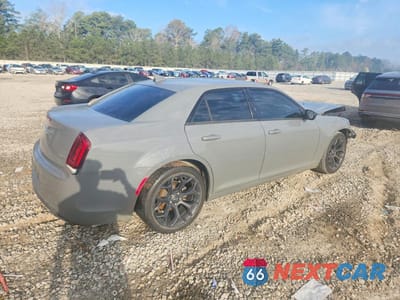 Trzecie zdjęcie samochodu z tyłu: 2019 CHRYSLER 300 TOURING VIN:2C3CCAAG8KH569610 - miniatura