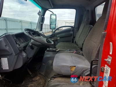 Zdjęcie 7 z 12 samochodu: 2020 ISUZU NPR HD FLATBED TRUCK VIN:JALC4W168L7009949 - miniatura