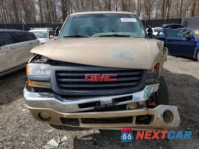 Piąte zdjęcie samochodu w środku: 2004 GMC SIERRA K2500 CREW CAB VIN:1GTGK23U54F203679 - miniatura