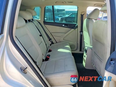 Zdjęcie 10 z 12 samochodu: 2011 VOLKSWAGEN TIGUAN S VIN:WVGAV7AX4BW510082 - miniatura