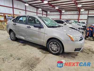 Czwarte zdjęcie samochodu z boku: 2010 FORD FOCUS SE VIN:1FAHP3FN4AW247187 - miniatura