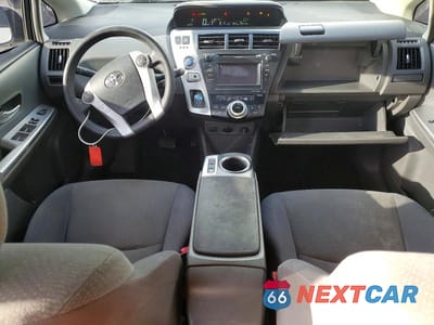 Zdjęcie 8 z 12 samochodu: 2014 TOYOTA PRIUS V THREE VIN:JTDZN3EU2E3355828 - miniatura