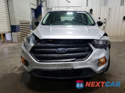 Piąte zdjęcie samochodu w środku: 2018 FORD ESCAPE S VIN:1FMCU0F76JUD37204 - miniatura