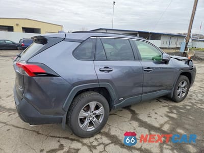 Trzecie zdjęcie samochodu z tyłu: 2024 TOYOTA RAV4 HYBRID XLE VIN:JTMRWRFV2RD582718 - miniatura