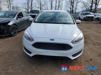 Piąte zdjęcie samochodu w środku: 2017 FORD FOCUS SE VIN:1FADP3F28HL335661 - miniatura