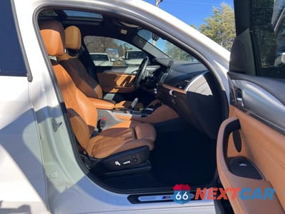 Piąte zdjęcie samochodu w środku: 2019 BMW X4 XDRIVE30I VIN:5UXUJ3C54KLG52923 - miniatura
