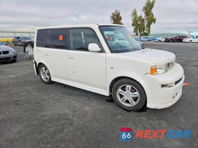 Czwarte zdjęcie samochodu z boku: 2004 SCION XB BASE VIN:JTLKT334540156707 - miniatura