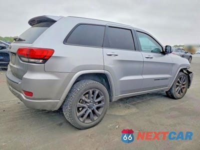 Trzecie zdjęcie samochodu z tyłu: 2018 JEEP GRAND CHEROKEE LAREDO VIN:1C4RJFAG1JC449030 - miniatura