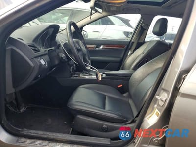 Zdjęcie 7 z 12 samochodu: 2011 MERCEDES-BENZ C 300 4MATIC VIN:WDDGF8BB0BR140421 - miniatura
