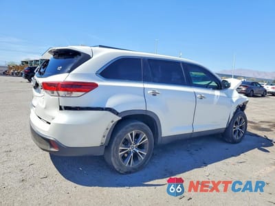 Trzecie zdjęcie samochodu z tyłu: 2019 TOYOTA HIGHLANDER LE PLUS VIN:5TDZZRFH9KS338706 - miniatura