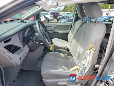 Zdjęcie 7 z 12 samochodu: 2018 TOYOTA SIENNA L 7-PASSENGER VIN:5TDZZ3DC2JS963189 - miniatura