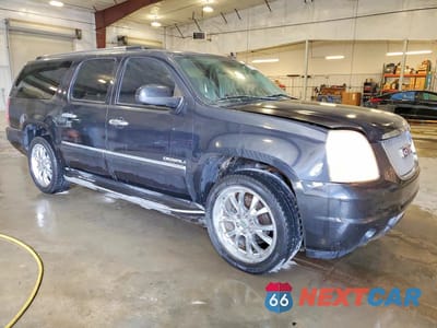Czwarte zdjęcie samochodu z boku: 2011 GMC YUKON XL DENALI VIN:1GKS2MEF0BR234018 - miniatura