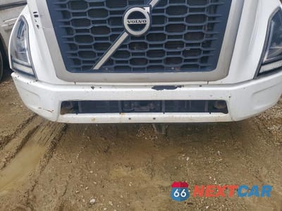 Zdjęcie 9 z 10 samochodu: 2019 VOLVO VNR SEMI TRUCK VIN:4V4W19DF2KN217893 - miniatura