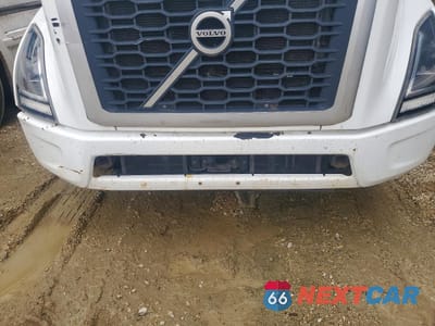 Zdjęcie 9 z 10 samochodu: 2019 VOLVO VNR SEMI TRUCK VIN:4V4W19DF2KN217893 - miniatura