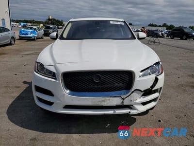 Piąte zdjęcie samochodu w środku: 2019 JAGUAR F-PACE VIN:SADCS2FX4KA390948 - miniatura