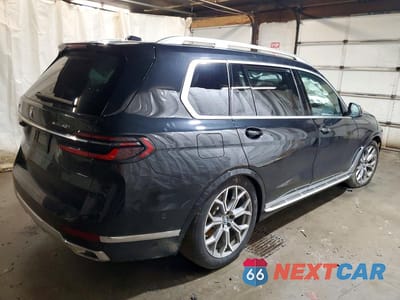 Trzecie zdjęcie samochodu z tyłu: 2026 BMW X7 XDRIVE40I VIN:5UX23EM01T9043994 - miniatura