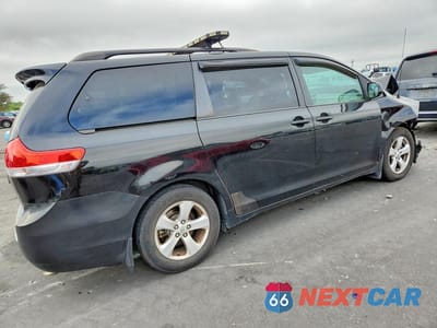 Trzecie zdjęcie samochodu z tyłu: 2014 TOYOTA SIENNA LE 8-PASSENGER VIN:5TDKK3DC1ES415180 - miniatura
