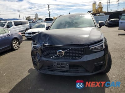 Piąte zdjęcie samochodu w środku: 2024 VOLVO XC40 PLUS VIN:YV4L12UL4R2361076 - miniatura