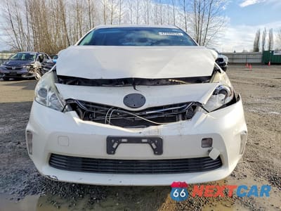 Piąte zdjęcie samochodu w środku: 2014 TOYOTA PRIUS V THREE VIN:JTDZN3EU2E3355828 - miniatura