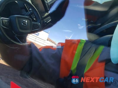 Zdjęcie 8 z 12 samochodu: 2021 VOLVO XC40 RECHARGE VIN:YV4ED3UR3M2528210 - miniatura