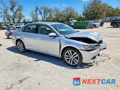Czwarte zdjęcie samochodu z boku: 2018 VOLKSWAGEN PASSAT SE VIN:1VWBA7A3XJC008045 - miniatura