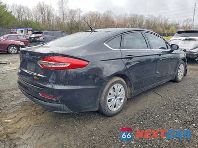 Trzecie zdjęcie samochodu z tyłu: 2019 FORD FUSION S VIN:3FA6P0G72KR229765 - miniatura