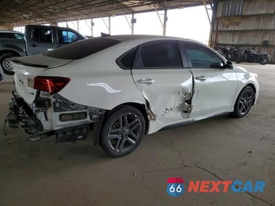 Trzecie zdjęcie samochodu z tyłu: 2020 KIA FORTE GT LINE VIN:3KPF34ADXLE252442 - miniatura