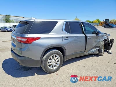 Trzecie zdjęcie samochodu z tyłu: 2021 CHEVROLET TRAVERSE LS VIN:1GNERFKW1MJ174831 - miniatura
