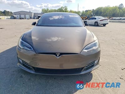 Piąte zdjęcie samochodu w środku: 2016 TESLA MODEL S VIN:5YJSA1E49GF142270 - miniatura