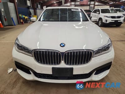 Piąte zdjęcie samochodu w środku: 2018 BMW 750 XI VIN:WBA7F2C55JB238347 - miniatura
