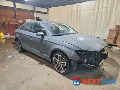 Czwarte zdjęcie samochodu z boku: 2019 AUDI A3 PREMIUM VIN:WAUBEGFFXK1024279 - miniatura