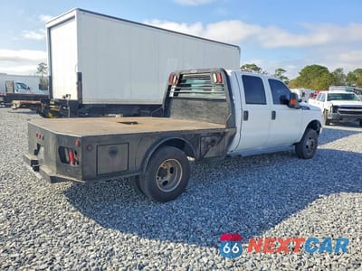 Trzecie zdjęcie samochodu z tyłu: 2016 FORD F350 SUPER DUTY FLATBED TRUCK VIN:1FD8W3HT4GEC90463 - miniatura