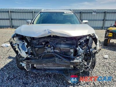Piąte zdjęcie samochodu w środku: 2018 NISSAN ROGUE SV VIN:JN8AT2MV7JW313420 - miniatura