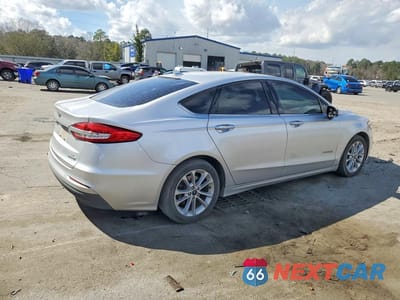 Trzecie zdjęcie samochodu z tyłu: 2019 FORD FUSION SE VIN:3FA6P0LU2KR225422 - miniatura