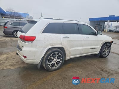 Trzecie zdjęcie samochodu z tyłu: 2019 JEEP GRAND CHEROKEE OVERLAND VIN:1C4RJFCG2KC621046 - miniatura
