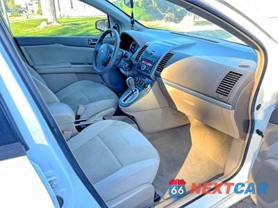 Piąte zdjęcie samochodu w środku: 2011 NISSAN SENTRA 2.0 VIN:3N1AB6AP8BL626398 - miniatura