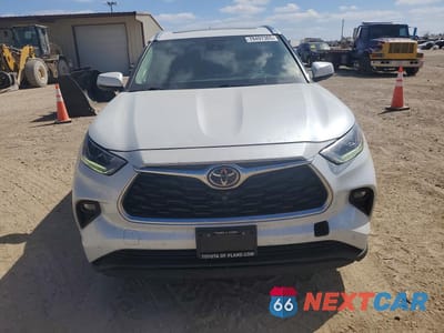 Piąte zdjęcie samochodu w środku: 2022 TOYOTA HIGHLANDER LIMITED VIN:5TDYZRAHXNS094958 - miniatura