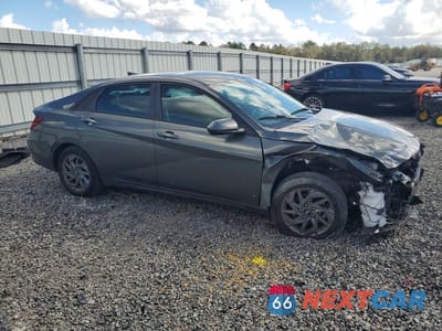 Czwarte zdjęcie samochodu z boku: 2024 HYUNDAI ELANTRA SEL VIN:KMHLM4DG5RU734182 - miniatura