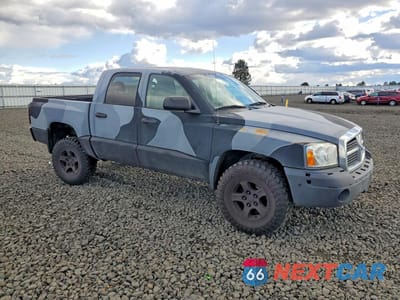Czwarte zdjęcie samochodu z boku: 2005 DODGE DAKOTA QUAD SLT VIN:1D7HW48N85S245901 - miniatura