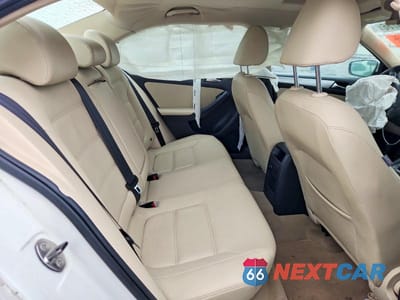 Zdjęcie 10 z 11 samochodu: 2011 VOLKSWAGEN JETTA SEL VIN:3VWLZ7AJXBM302279 - miniatura