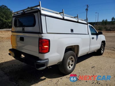 Trzecie zdjęcie samochodu z tyłu: 2018 CHEVROLET SILVERADO C1500 VIN:1GCNCNEH0JZ342411 - miniatura