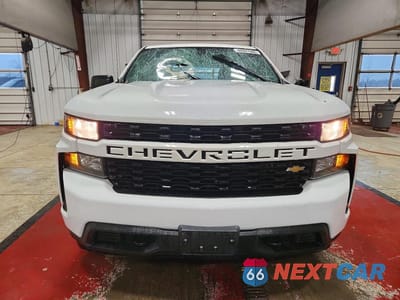 Piąte zdjęcie samochodu w środku: 2019 CHEVROLET SILVERADO K1500 CUSTOM VIN:1GCRYBEH7KZ311904 - miniatura