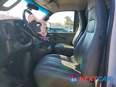 Zdjęcie 7 z 12 samochodu: 2020 CHEVROLET EXPRESS 2500 CARGO UTILITY / SERVICE VAN VIN:1GCWGAFG4L1242157 - miniatura