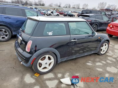 Trzecie zdjęcie samochodu z tyłu: 2003 MINI COOPER VIN:WMWRC33403TC39761 - miniatura