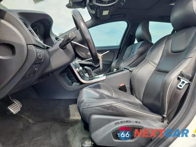 Zdjęcie 7 z 13 samochodu: 2016 VOLVO V60 T6 R-DESIGN VIN:YV149MSP3G1309825 - miniatura